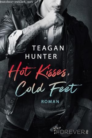 Teagan Hunter: Hot Kisses, Cold Feet (College Love 3)